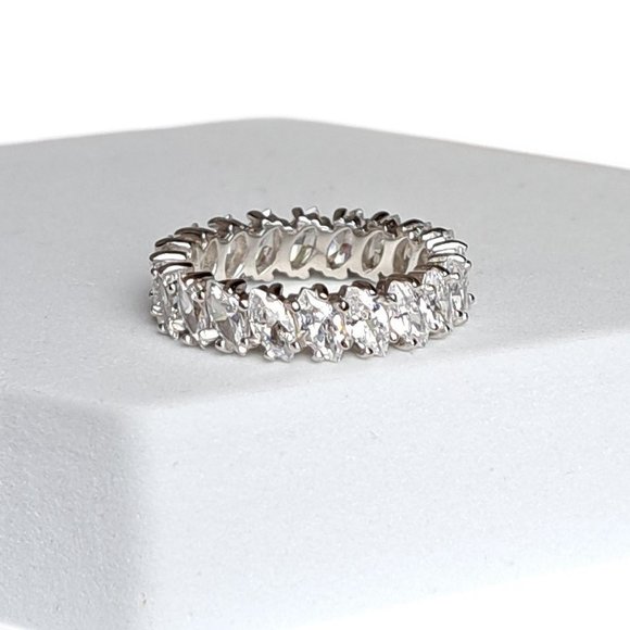 Hespera Band Ring - Picture 1 of 2